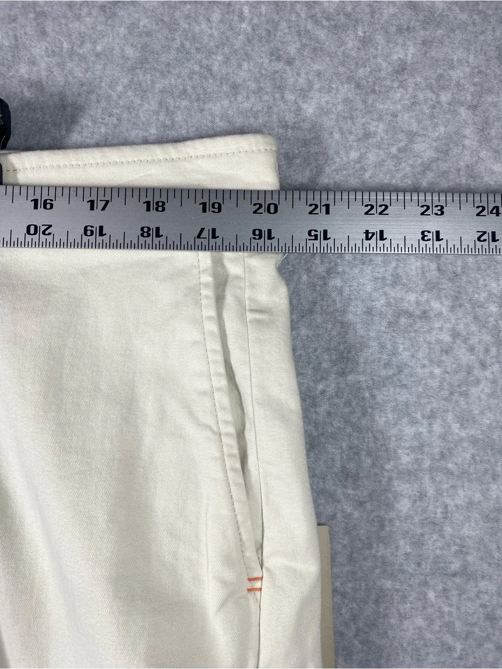 Tommy Bahama Coast Cargo Short Men’s Size 49x9” sand Stretch soft casual NWT